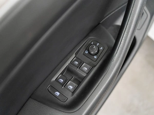 Седан Volkswagen Passat 2018 года, 2300000 рублей, Красноярск