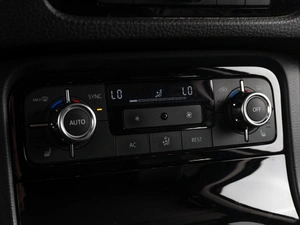 Внедорожник Volkswagen Touareg 2013 года, 2589000 рублей, Тюмень