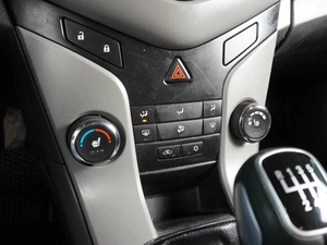 Седан Chevrolet Cruze 2010 года, 649000 рублей, Воронеж