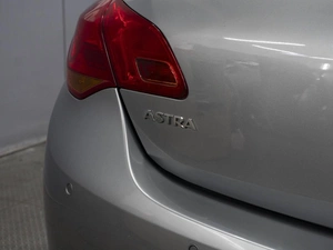 Хетчбэк Opel Astra 2011 года, 499000 рублей, Омск