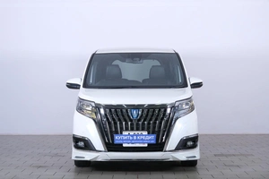 Минивэн Toyota Esquire 2019 года, 2499000 рублей, Омск