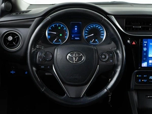 Седан Toyota Corolla 2018 года, 1549046 рублей, Москва