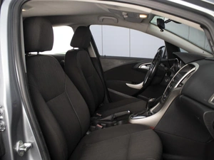 Хетчбэк Opel Astra 2010 года, 530000 рублей, Омск
