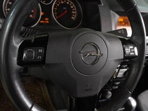 Седан Opel Astra 2011 года, 589000 рублей, Воронеж