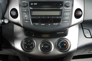 Внедорожник Toyota RAV4 2011 года, 1779000 рублей, Тюмень
