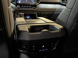 Внедорожник Toyota Sequoia 2023 года, 14497000 рублей, Красноярск