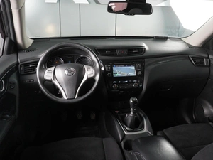 Внедорожник Nissan X-Trail 2017 года, 1998000 рублей, Красный Пахарь