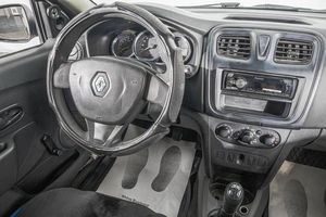 Седан Renault Logan 2017 года, 699000 рублей, Барнаул