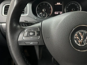 Седан Volkswagen Jetta 2013 года, 985000 рублей, Красноярск