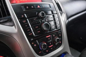 Хетчбэк Opel Astra 2011 года, 699000 рублей, Красноярск