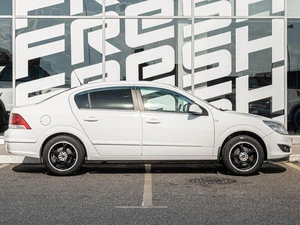Седан Opel Astra 2014 года, 730000 рублей, Краснодар