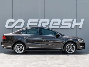 Седан Volkswagen Passat 2011 года, 1370000 рублей, Краснодар