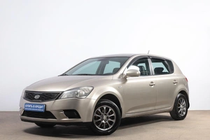 Хетчбэк Kia Ceed 2010 года, 669000 рублей, Новосибирск