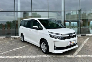 Минивэн Toyota Voxy 2017 года, 1720000 рублей, Красноярск