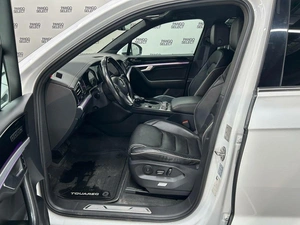 Внедорожник Volkswagen Touareg 2018 года, 3975000 рублей, Красноярск
