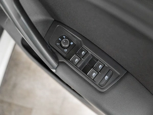 Внедорожник Volkswagen Tiguan 2016 года, 1950000 рублей, Красноярск