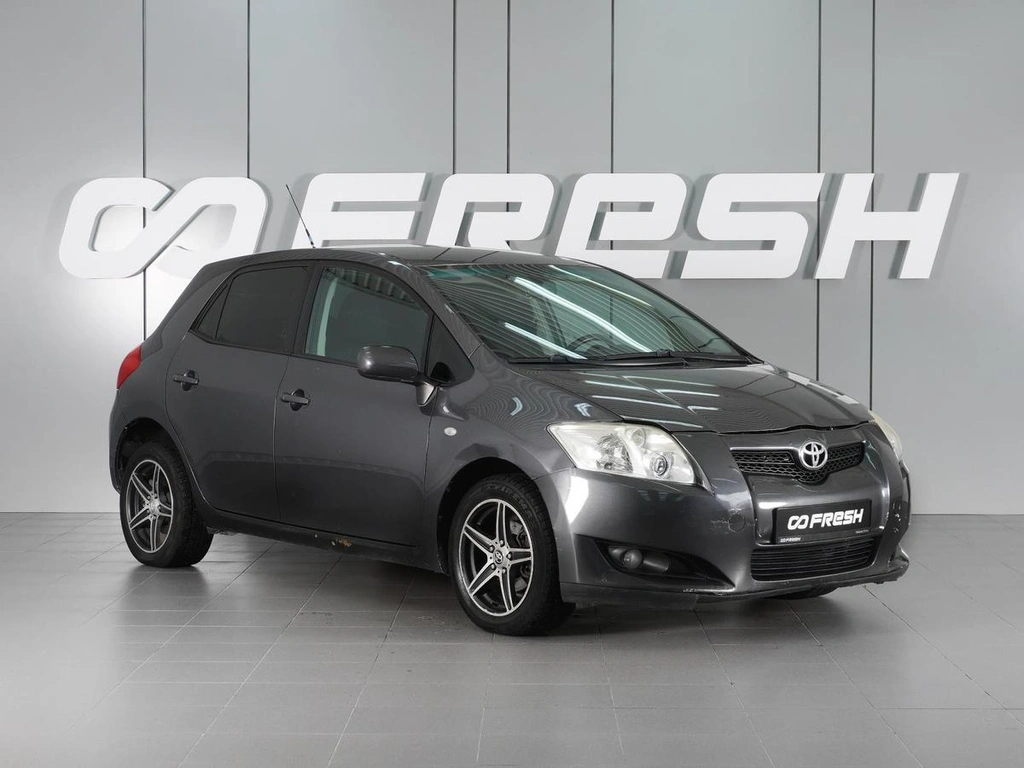Хетчбэк Toyota Auris 2008 года, 640000 рублей, Красный Пахарь