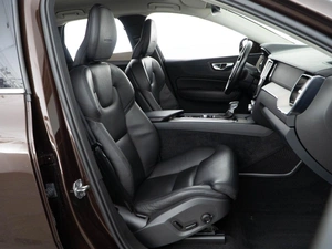 Внедорожник Volvo XC60 2018 года, 3649050 рублей, Москва