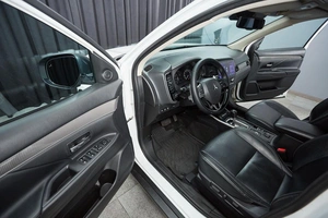 Внедорожник Mitsubishi Outlander 2021 года, 3850000 рублей, Красноярск