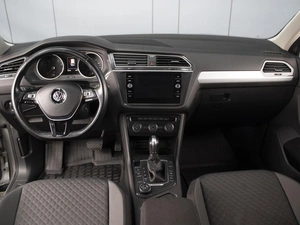 Внедорожник Volkswagen Tiguan 2018 года, 3390000 рублей, Омск