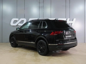 Внедорожник Volkswagen Tiguan 2021 года, 2439000 рублей, Воронеж