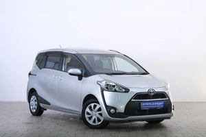 Минивэн Toyota Sienta 2015 года, 1199000 рублей, Омск