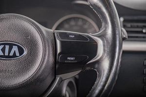 Седан Kia Rio 2017 года, 1199000 рублей, Томск