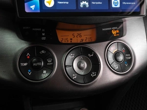 Внедорожник Toyota RAV4 2011 года, 1249000 рублей, Тюмень