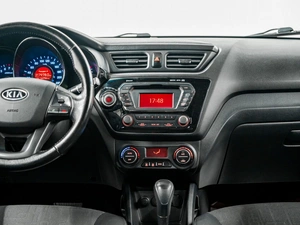 Седан Kia Rio 2012 года, 800000 рублей, Красноярск