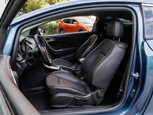 Хетчбэк Opel Astra GTC 2013 года, 939000 рублей, Большой Сочи