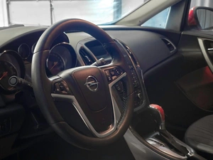 Хетчбэк Opel Astra 2013 года, 645000 рублей, Красноярск