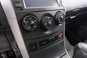 Седан Toyota Corolla 2010 года, 899000 рублей, Красноярск