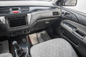 Седан Mitsubishi Lancer 2004 года, 299000 рублей, Барнаул