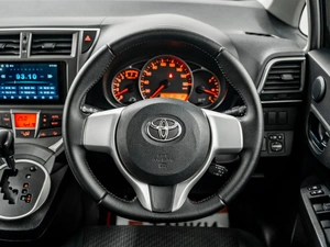 Хетчбэк Toyota Ractis 2011 года, 900000 рублей, Красноярск