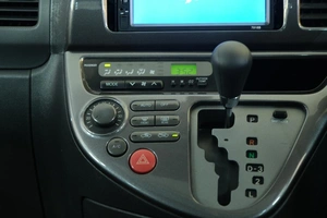 Минивэн Toyota Wish 2003 года, 689000 рублей, Омск