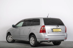 Седан Toyota Corolla Fielder 2005 года, 679000 рублей, Томск
