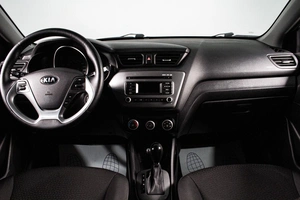 Седан Kia Rio 2017 года, 989000 рублей, Сургут