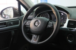 Внедорожник Volkswagen Touareg 2013 года, 2099000 рублей, Омск