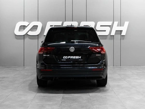 Внедорожник Volkswagen Tiguan 2018 года, 2599000 рублей, Тюмень