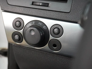 Седан Opel Astra 2012 года, 749000 рублей, Воронеж