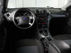 Седан Ford Mondeo 2011 года, 890000 рублей, Красный Пахарь