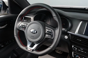 Седан Kia Optima 2017 года, 2039000 рублей, Тюмень