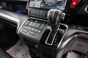 Минивэн Honda Stepwgn Spada 2021 года, 2999000 рублей, Красноярск