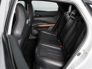 Лифтбек Changan UNI-V 2023 года, 2455000 рублей, Красный Пахарь