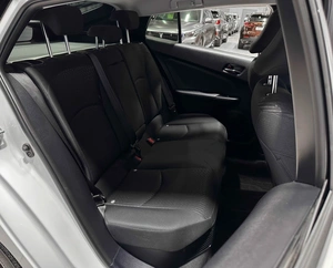 Лифтбек Toyota Prius 2016 года, 1697000 рублей, Красноярск