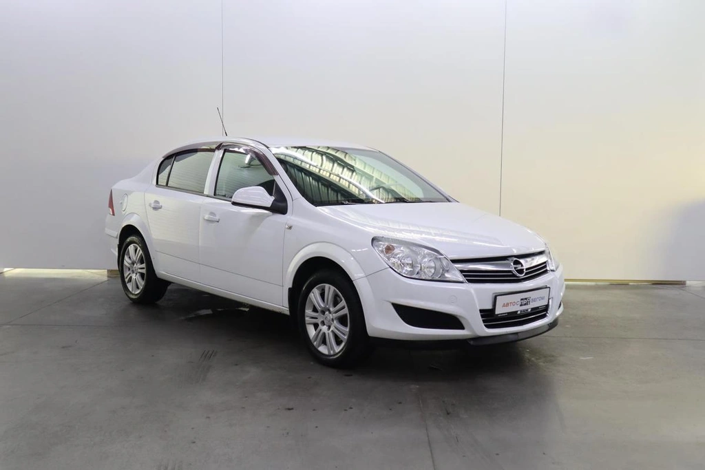 Седан Opel Astra 2012 года, 700000 рублей, Брянск