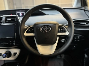 Лифтбек Toyota Prius 2016 года, 1897000 рублей, Красноярск