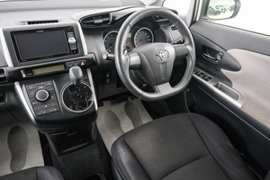 Минивэн Toyota Wish 2011 года, 1449000 рублей, Красноярск