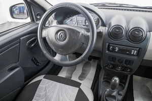 Седан Renault Logan 2014 года, 399000 рублей, Барнаул