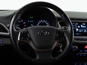 Седан Hyundai Solaris 2017 года, 1561077 рублей, Москва